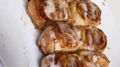 50 CALORIE CINNAMON ROLLS… absolutely nuts these taste so good