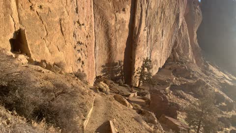 Central Oregon – Smith Rock State Park – Down the Canyon – 4K