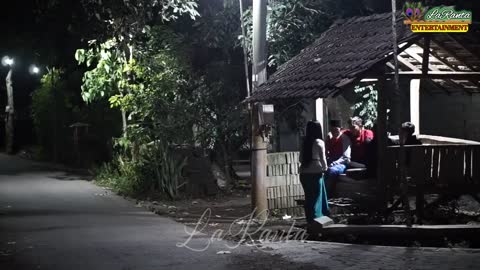 funny video pocong ghost prank makes auto run away