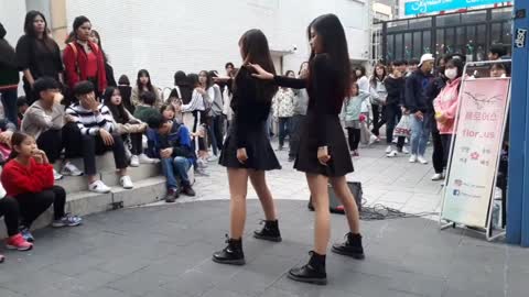 181009 Flor-us Busking 11