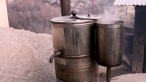 LIFE in the Mountains of Uzbekistan. How 40 lambs are cooked a day in old tandoors