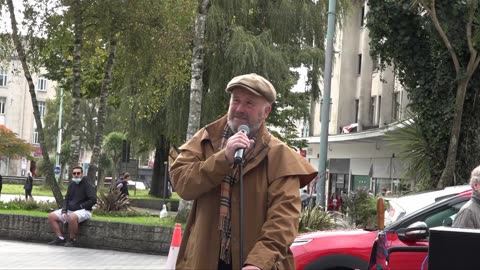 Andy Marschall Crooner Busking.Master 8 The Ocean City Plymouth 22nd October 2022.