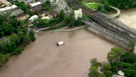 Extreme rain floods Australian towns, strands residents