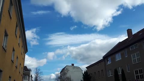 Himmel in Berlin am 4.4.2023 um 13:28 Uhr