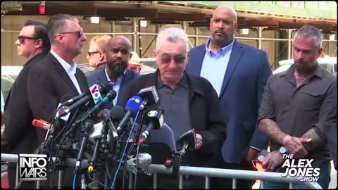 VIDEO: Robert De Niro Runs From Angry New Yorkers May 29, 2024