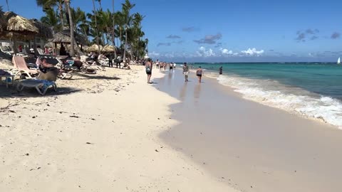 ---- Nice day at Copacabana beach Brazil _ beach walk 4k---