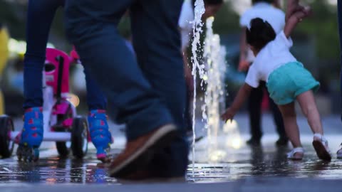 playing-with-a-dancing-fountain