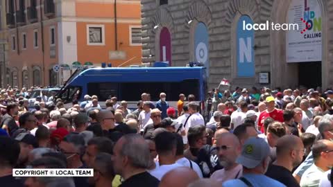 Italy: Massive taxi drivers protest in response to Uber corruption, cost of living (July 15, 2022)