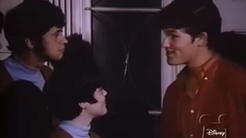 Young Kurt Russell talks spooks to the Osmond brothers, 1970