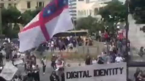 Thousands Swarm NZ Govt Building Protesting Vaxx Passports & Mandatory Vaxxes