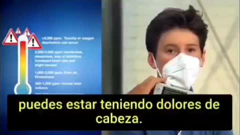 TheHighwire hace una prueba con su hijo sobre la eficacia del cubrebocas o mascarilla