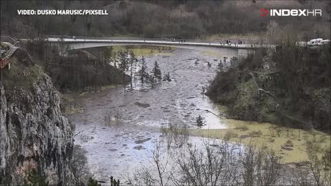 Začepila se Pazinska jama, voda je bila visoka čak 50 metara