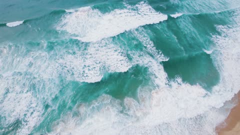 Satisfying Calm Wave (Do you see something on the wave ?)