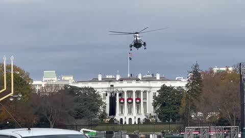 MarineOne lands with Constitution Avenue still open