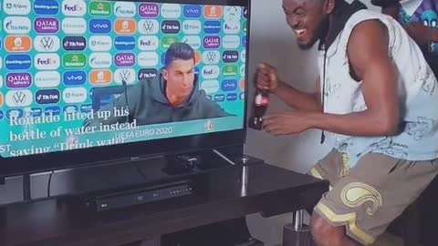 Christiano Ronaldo gave mineral to Nigerian fans on TV live