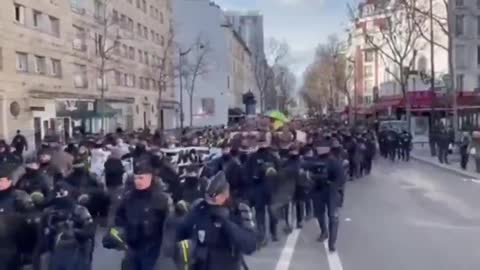 YUGE BREAKING DEVELOPMENT: THE COPS IN FRANCE HAVE FLIPPED & ARE NOW MARCHING WITH WE THE PEOPLE