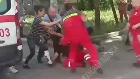 Odessa. Pelea entre conductores de ambulancia y reclutadores de Zelensky