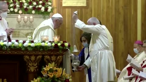 Pope leads mass at Baghdad's Chaldean Cathedral