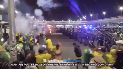 Brasilia: Clashes erupt between Bolsonaro supporters and police before major rally