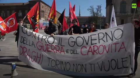 Manifestazione a Torino contro il regime satanico,massonico,nazisionista,gesuita di Mario Draghi e compagni nazicomunisti ed evasori fiscali con le offshore all'estero in Olanda,Lussemburgo e Malta per non pagare le tasse,per il carovita e la guerra