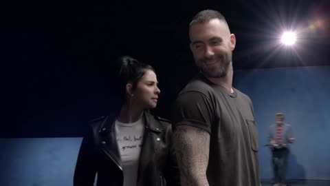 Maroon 5- Girls Like You ft. Cardi B (official music video)