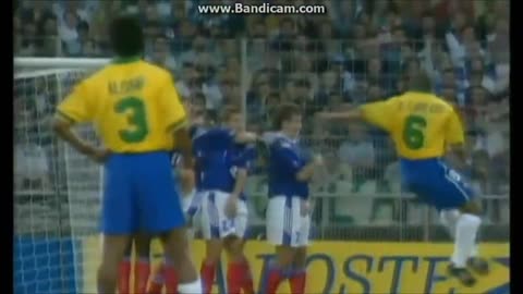 Roberto Carlos amazing free kick for Brazil