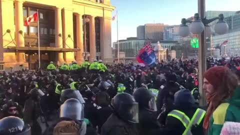 Stačí málo. Všichni, kteří mlčí mají podíl na tom, že svět vypadá takto...