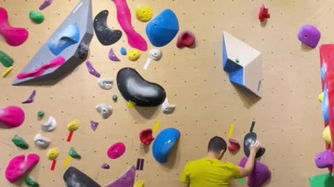 About v4-v5, start small jump, the difficulty is hanging the leg, and it's OK to hang it