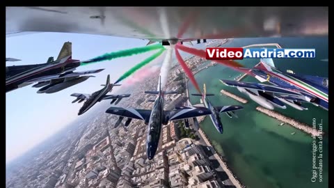 Video mozzafiato: telecamere su aerei acrobatici militari italiani su Bari