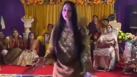 Beautiful girl dancing on Indian old song #songs #shorts #song #vlogs #music #dance #girl