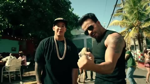 Luis Fonsi feat. Daddy Yankee - Despacito (Official Video HD)