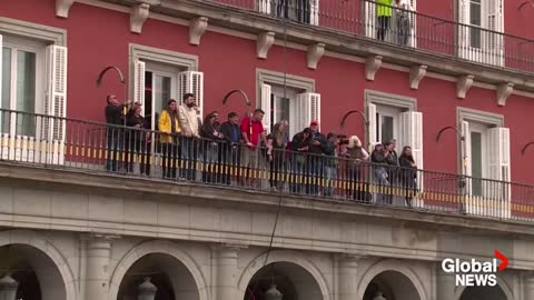 Sheep take over Madrid's streets as they head for winter pastures