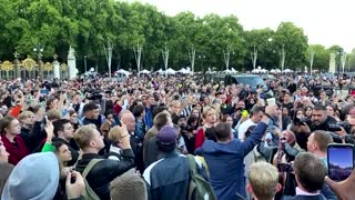 Crowds sing 'God Save the Queen' outside palace