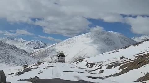 A scenic drive #ladakh #mountains #landscapes #landscapephotography #snow #nature #scenery