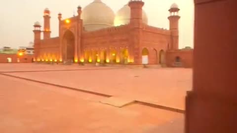 I'm showing you the beauty of Pakistan Bad Shahi masjid