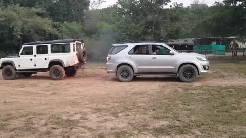 Land Rover Defender vs Toyota Fortuner