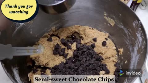 SUPER EASY RECIPE SOFT & CHEWY CHOCOLATE CHIP COOKIES