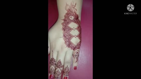 Stylish and beautiful backhand mehndi design