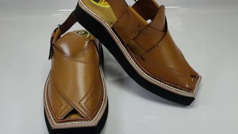 Man peshawari chappal