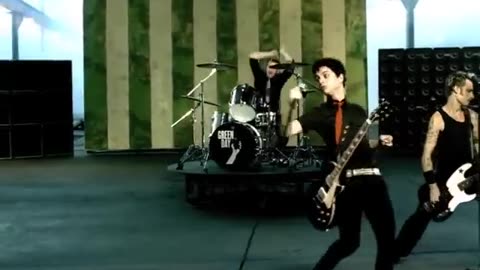 Green Day - American Idiot [Official Music Video]Green Day - American Idiot [Official Music Video]