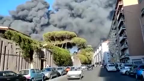 Breaking:📜A Large Dark Smoke Cloud Seen Above In Rome Italy 🇮🇹 🔥