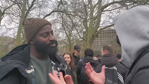 Speakers Corner - Paperboy vs Obi The Masked Muslim!✟🙌🏻