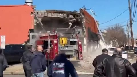 🚨WATCH: Fire truck crashed into a furniture store while responding to a call injuring Six people