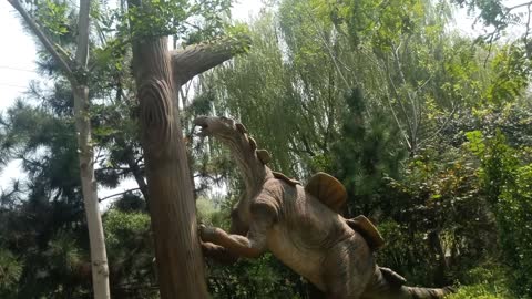 Can dinosaurs climb trees?