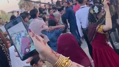 BEAUTIFUL IRANAIN GIRLS PUBLIC DANCE