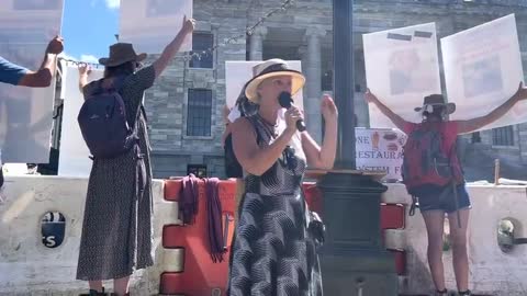 Lynda Wharton Speaks at NZ Anti-Mandate Protest, Wellington Parliament (17 feb, 2022)