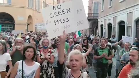 MODENA, 21 AGOSTO 2021, PROTESTE DI PIAZZA CONTRO LA DITTATURA! SANITARIA