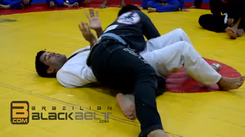 07 Paso a paso de una secuencia completa para defender el ataque lateral - JiuJitsu brasileño 07