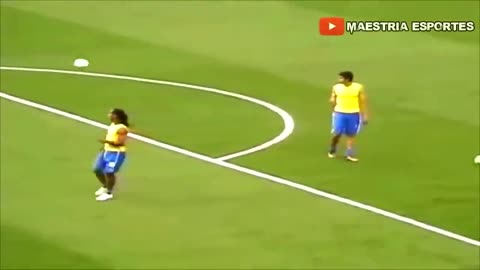 Ronaldinho Gaúcho Warm Up skills