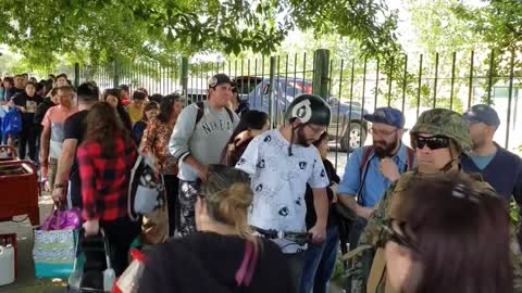 Miedo a los saqueos agolpa a la gente en los supermercados de Santiago